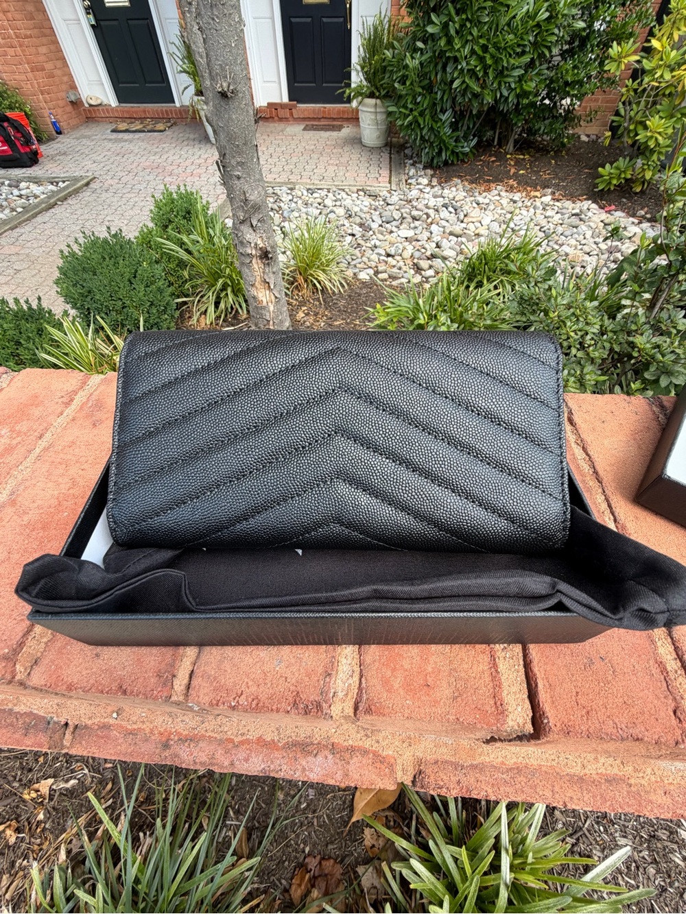 Saint Laurent Black Chevron Quilted Leather flip wallet with Silver YSL - Picture 3 of 3